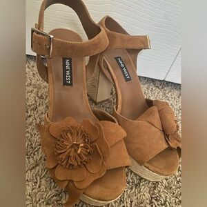 Cute Nine West flowers wedges